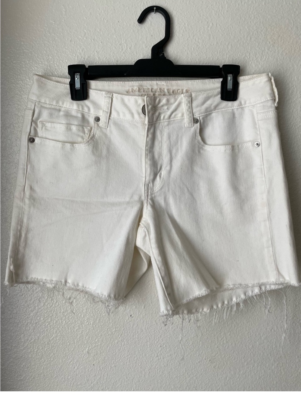American Eagle Outfitters white shorts size 12/32 waist.